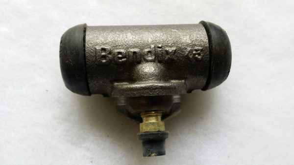 Commande hydraulique de freinage ou d'embrayage Bendix